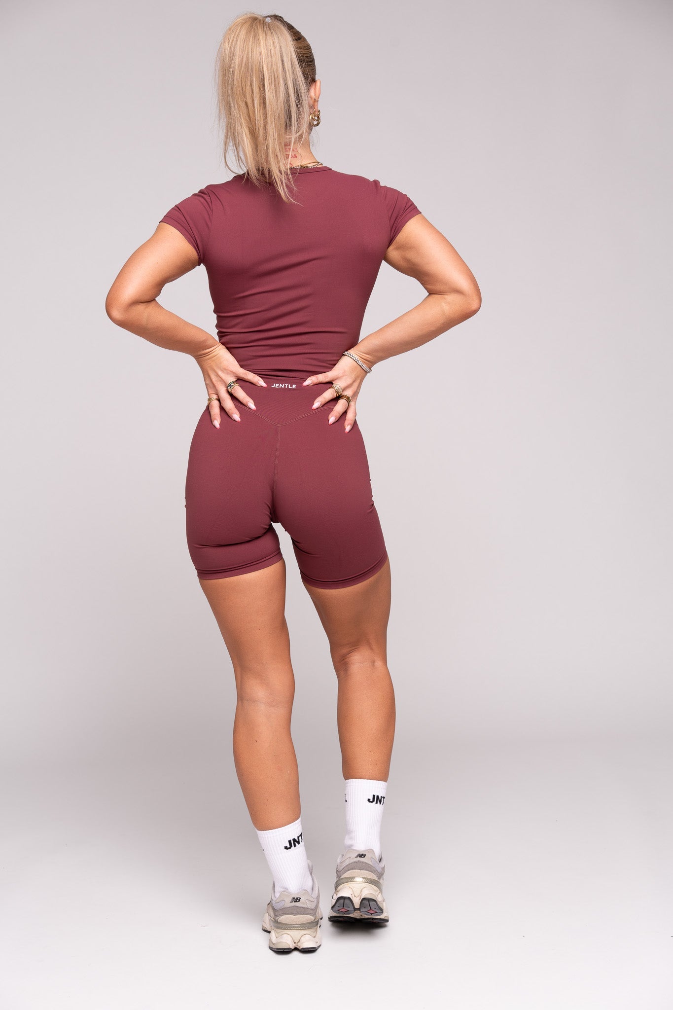 Thrive V-Cut Shorts (Bordeaux)