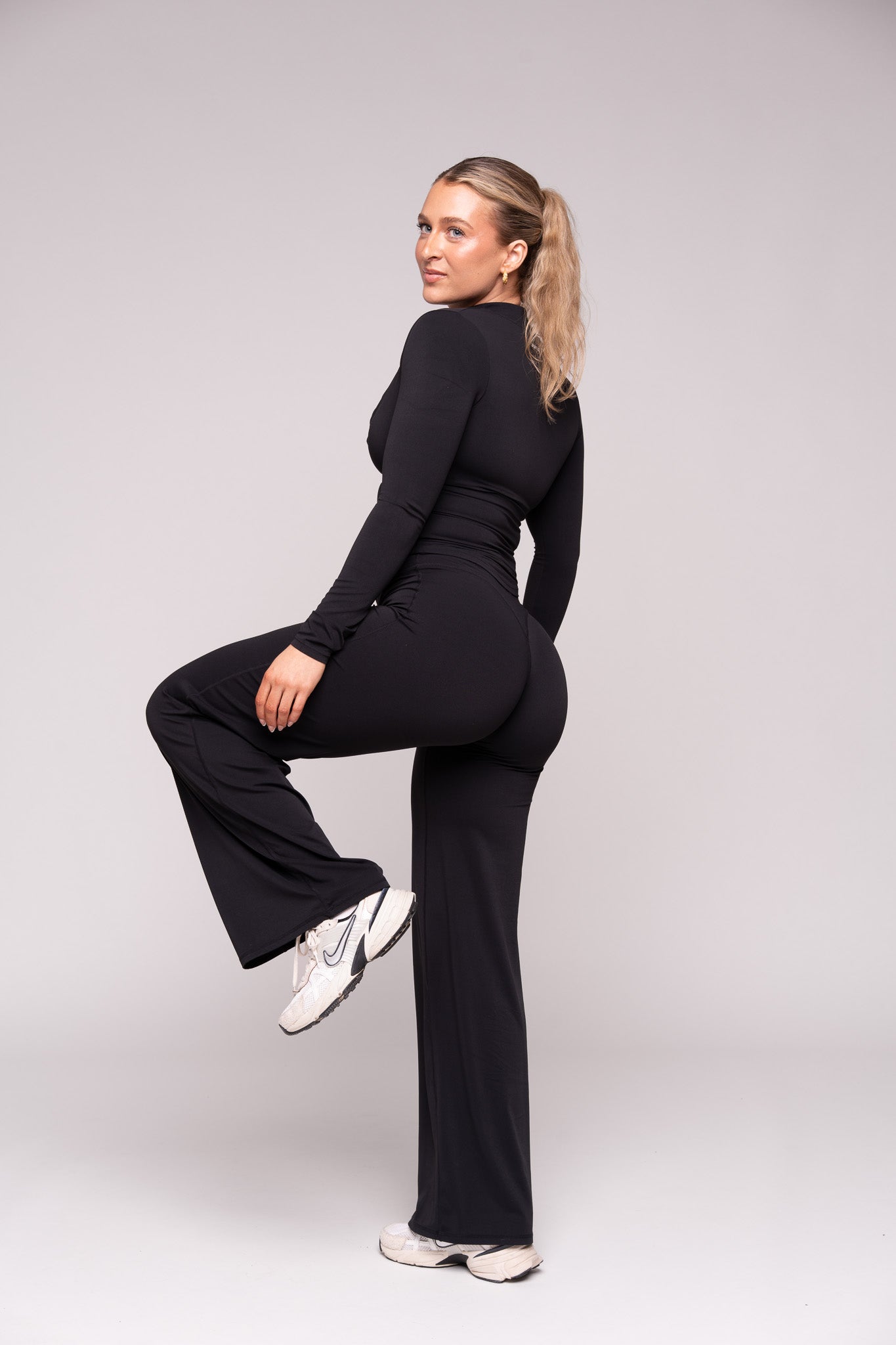 Ease x Amalie Vad - Straight Leg Pants (Black)